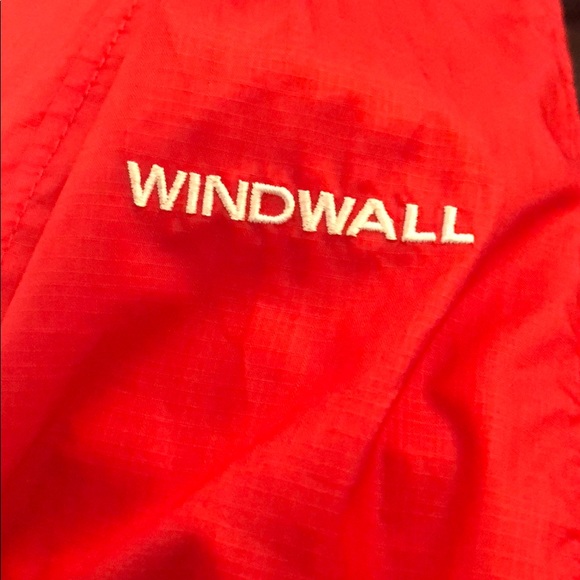 North face Windbreaker - Picture 3 of 3